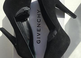 Туфли новые givenchy италия 39 размер черные замша платформа 1см каблук шпи